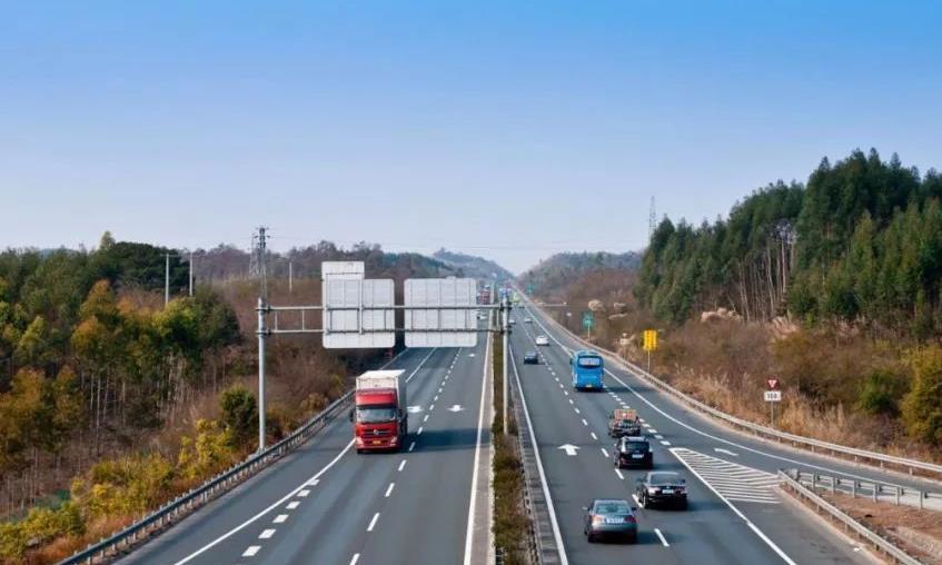 开车上高速要检查哪些地方？老司机多年经验总结，看了不吃亏