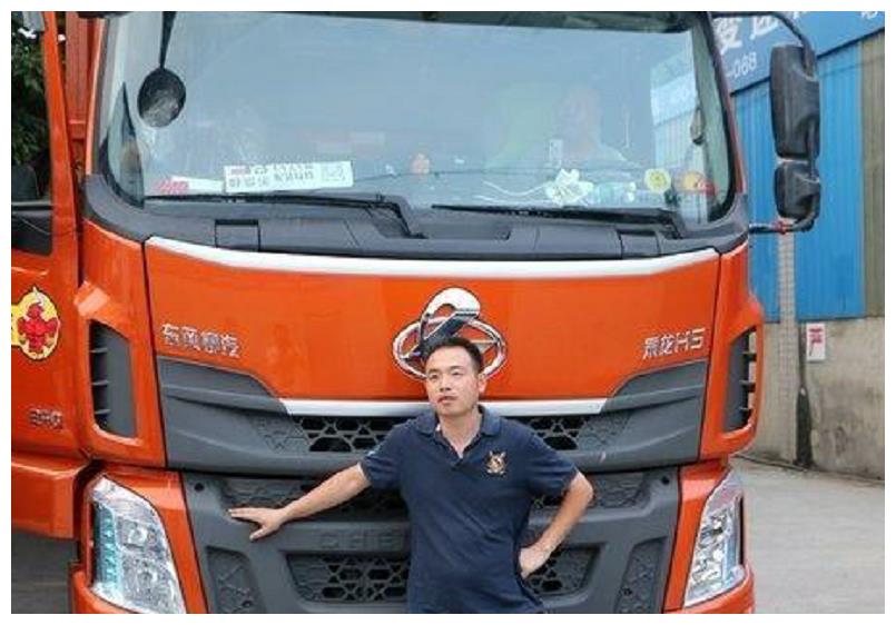 卡车变成“洗澡堂”？卡友看到后：不怕连跑高速时，没地方洗澡！