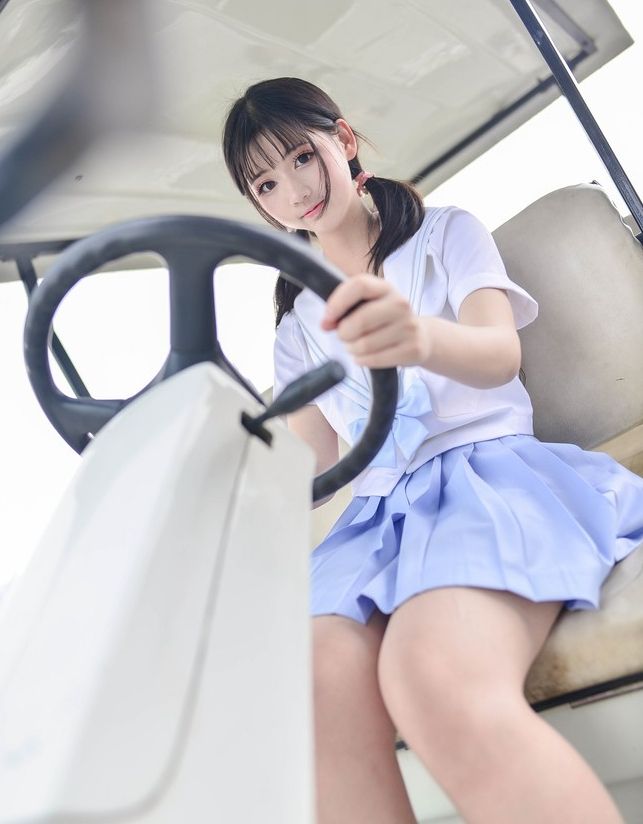 长腿小姐姐jk制服cos,网友:太可爱了