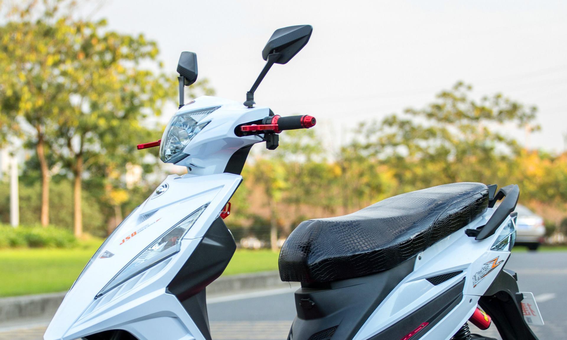 电动车有两个小插头，很多人忽略了，却有着很大的作用！