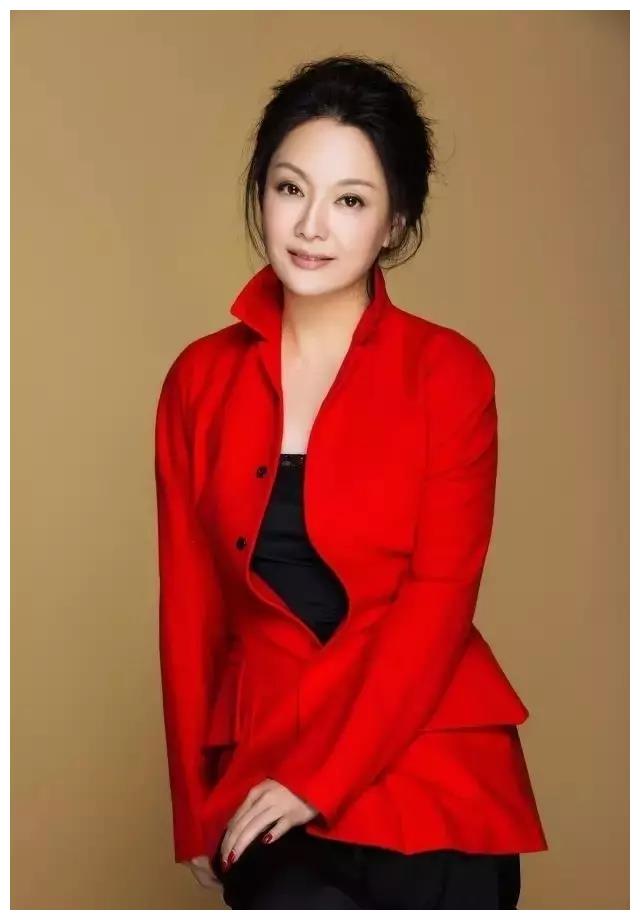 学校为她修改规定 出演 喜莲 成双料影后 嫁华裔医生儿女双全 喜莲 于慧 影后 新浪新闻