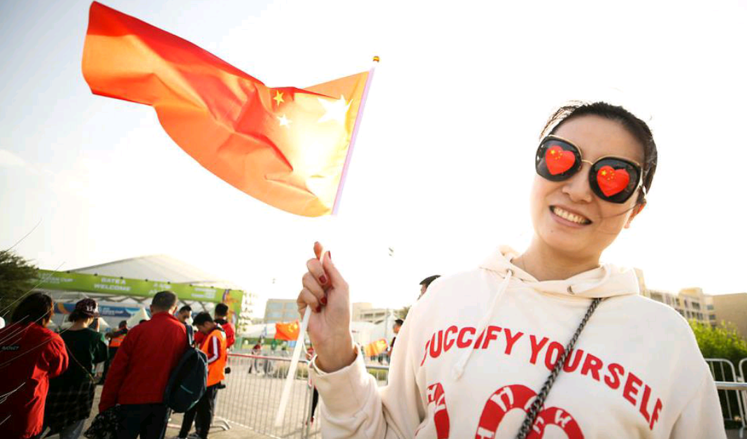 国足与泰国队的亚洲杯比赛前,许多中国球迷前