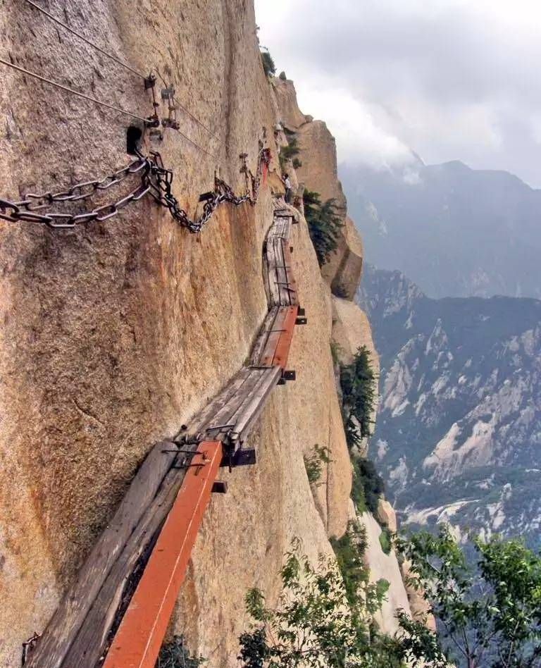 中国玻璃栈道热潮的冷思考：玻璃栈道真的安全吗?...