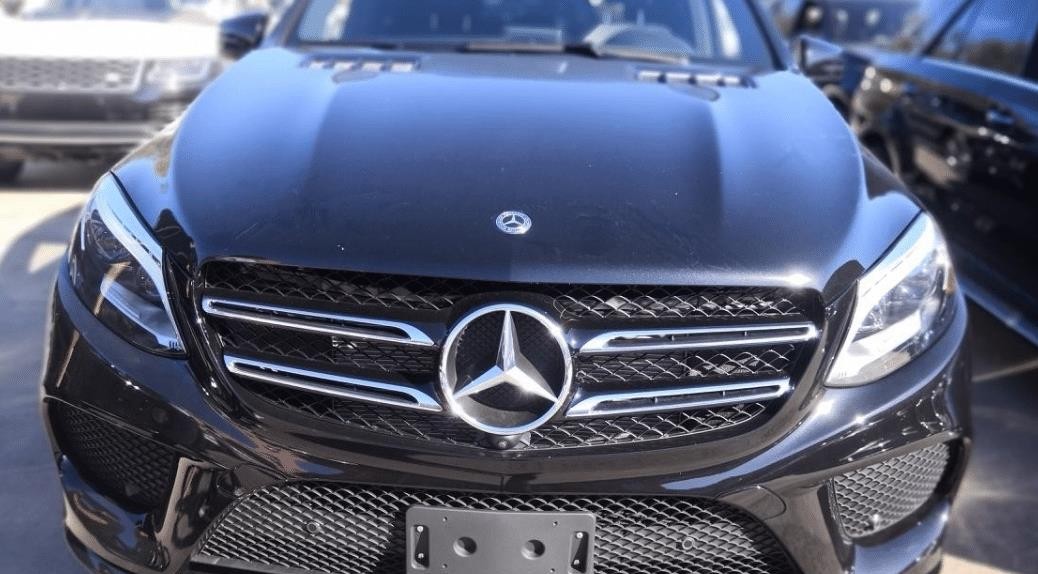 140多万的奔驰装错门,66万的奔驰还没开就漏