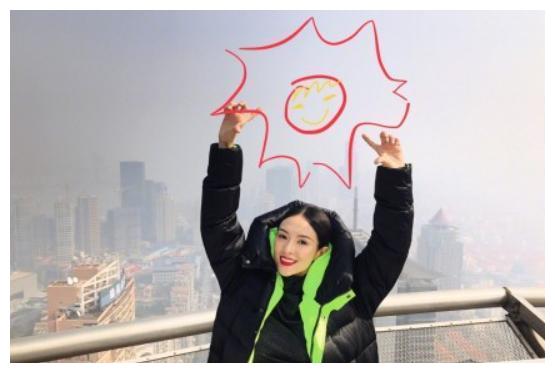 章子怡奇怪造型，粉丝对其进行PS，网友：我都不敢看了，辣眼睛