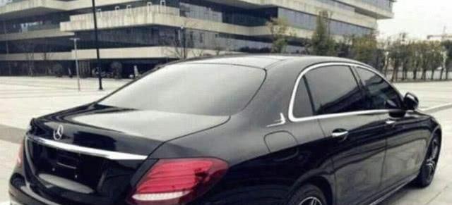 奔驰车身上的死鸟标志,到底是啥意思?老司机