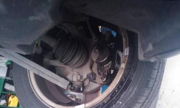 汽车刹车油如何更换？其实很简单，想学的看这里！