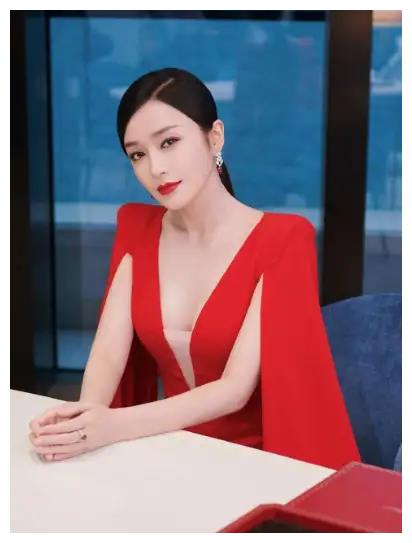 李沁接受采访谈自己的体重，却遭知名作家怒怼：不怕硌着男朋友