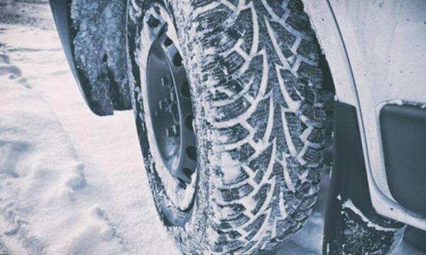 遇到下雪天，为啥老司机喜欢把雨刮器立起来？等吃亏就知道了