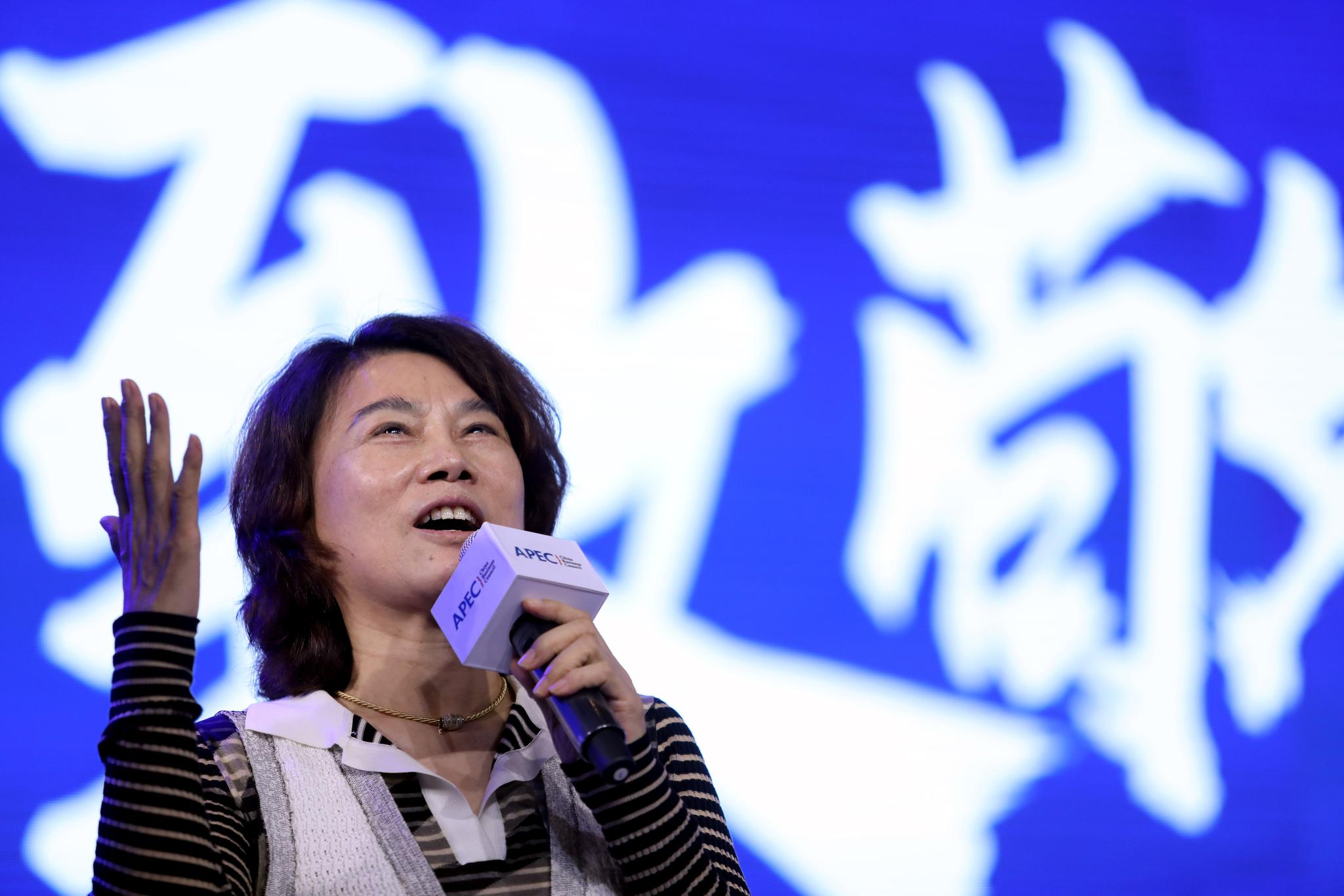 董明珠重新找回自信:格力手机摇身一变成年终奖,这说明一个问题 董明珠重新找回自信:格力手机摇身一变成年终奖,这说明一个问题