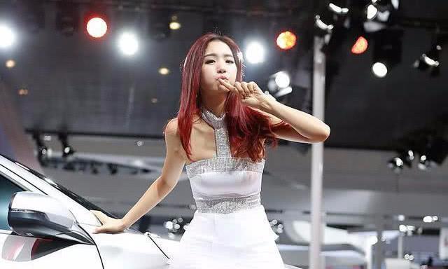 本田车展上的“小何洁”火了，美女车模一笑，网友：心都融化了