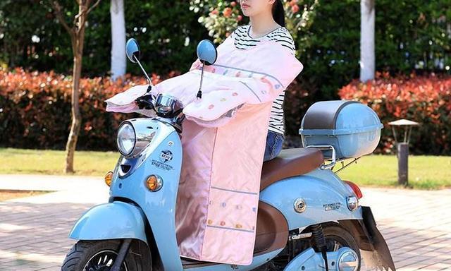 电动车安装“挡风被”也被罚？交警抓到当场撕掉，冬天还让出门？