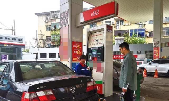 乙醇汽油出问题，车主集体上门讨要说法，发动机拉缸谁来赔？