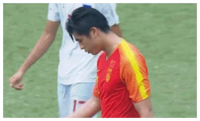 中国男足未来最强中锋:张玉宁60分钟内狂造5进