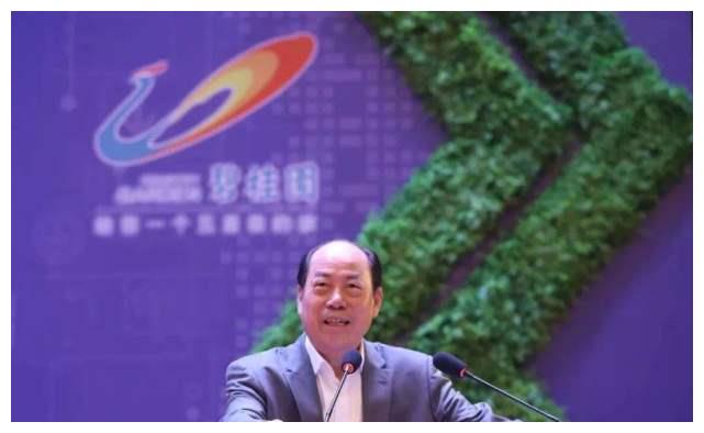 中国最年轻女首富,25岁就坐拥700亿,座驾却低调不张扬