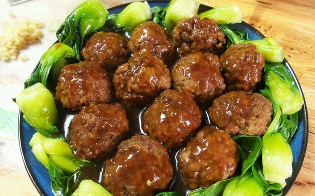 美食推荐:红烧狮子头,家常肉饼,飘香手撕羊排,茄汁包心丸