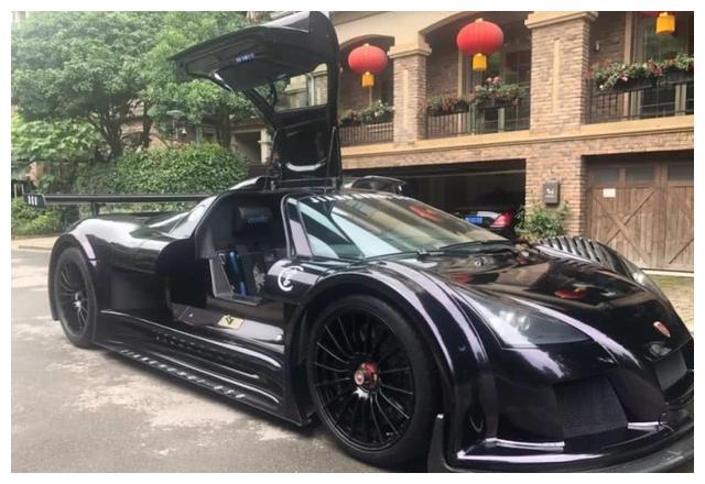 网红开阿波罗超跑飙车被截,大陆仅此1台,曾开价1200万