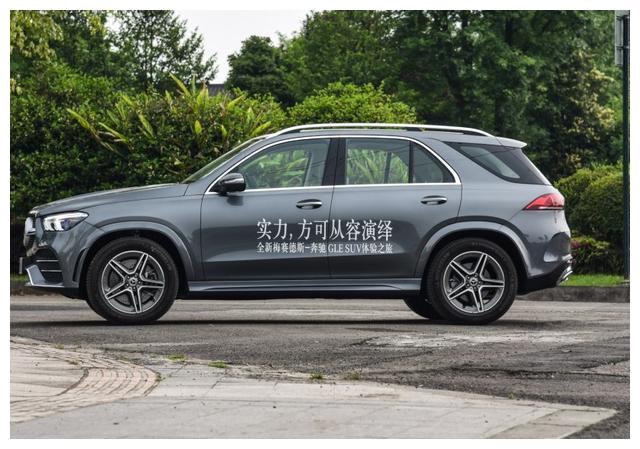 奔驰的中大型suv,外观设计变内敛,内饰配置也好看
