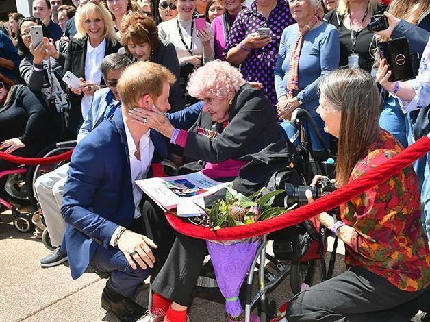 英国哈里王子的铁杆头号粉丝达芙妮·邓恩去世