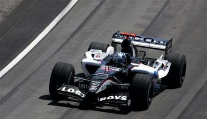 米纳迪赛车：快来了解下，碳素外壳更加轻便，有格调