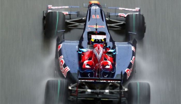 红牛赛车：了解一下，碳素外壳更适合赛车，想体验吗