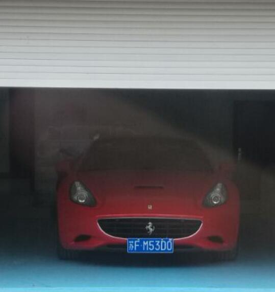 南通某别墅区实拍法拉利加利福尼亚，车牌太低调！