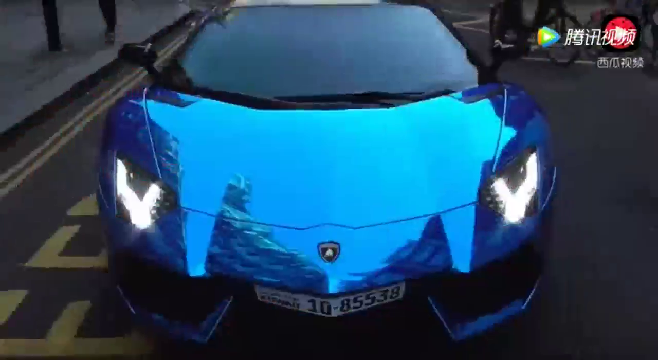 宾利跑车上了德国高速，一脚油门下去后这隔音连劳斯莱斯都服