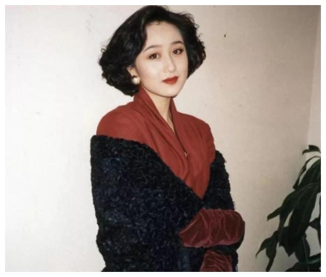 利智当年肤白貌美性感魅力足？难怪迷倒功夫皇帝李连杰
