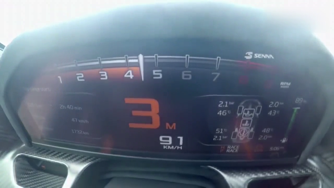 迈凯伦超级跑车，这尾翼也太夸张了，排气也很霸气