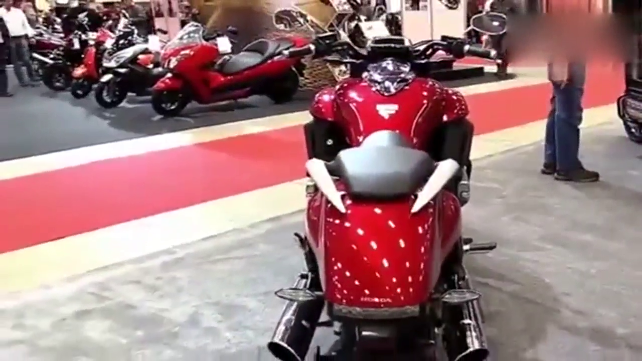 车展实拍2018年本田Valkyrie RC摩托车 炫酷