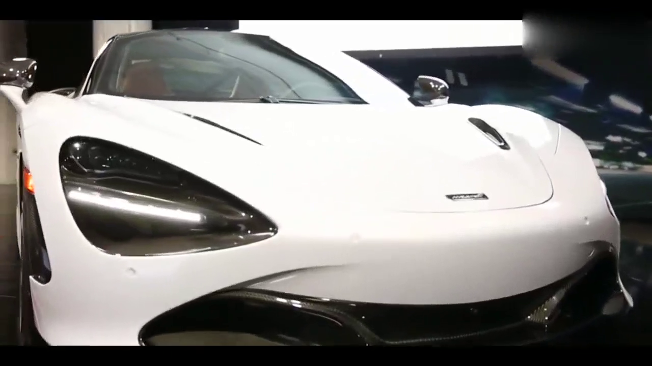 车展上的迈凯伦720S，最强大的奢侈品