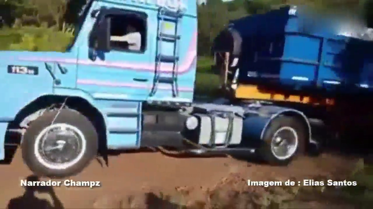 重型货车老司机展示精湛车技 卡车司机车技惊人 美伦美焕新卡车