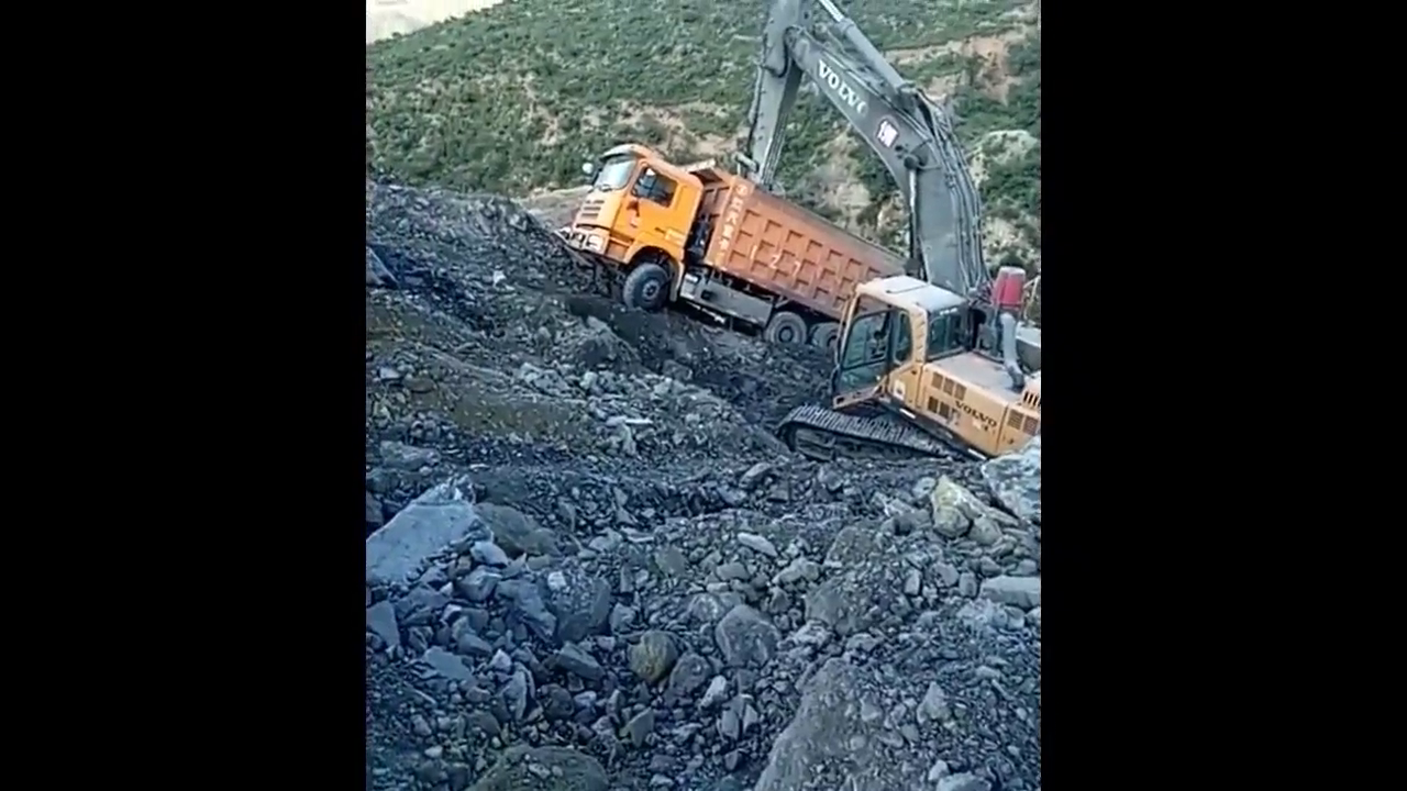 这卡车司机太虎了，直接整下来