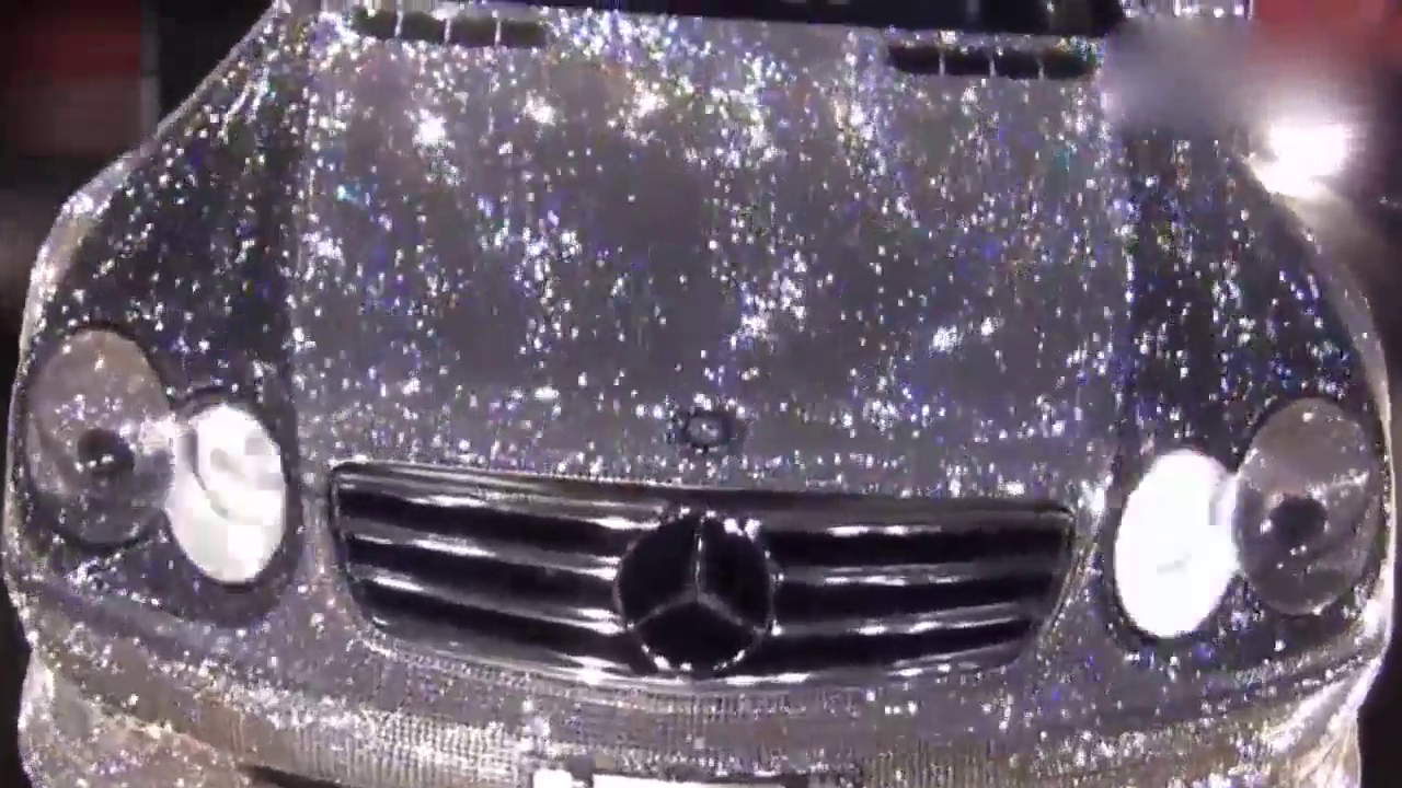 车身镶满钻石的奔驰跑车，售价2亿，土豪都买不起！