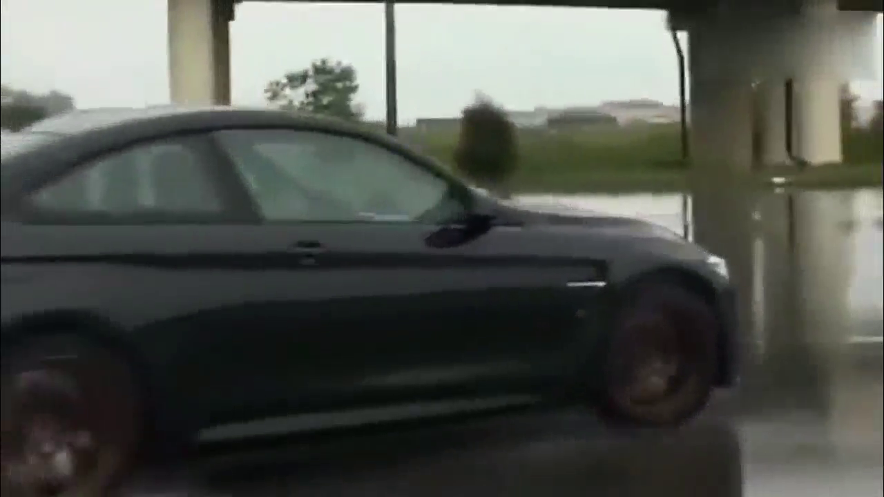 这场雨下得好，跑车都变帅了