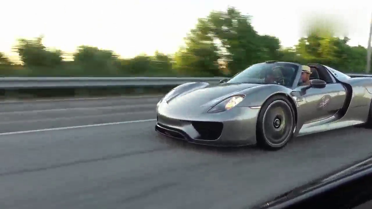 马路上遇到3辆超级跑车，总价值过亿，帕加尼可以兰博基尼贵多了