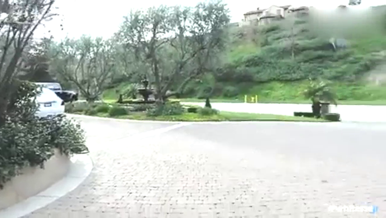 车库门打开的瞬间, 才知道价值一亿的超级跑车有多么霸气!