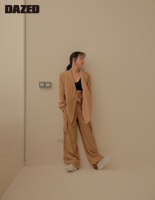 韩国女艺人尹胜雅最新时装杂志照曝光