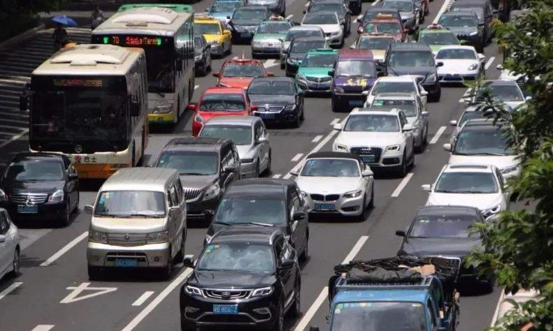 “开四停四”政策将实施？车主炸锅了：车不让开，年也不让过了？