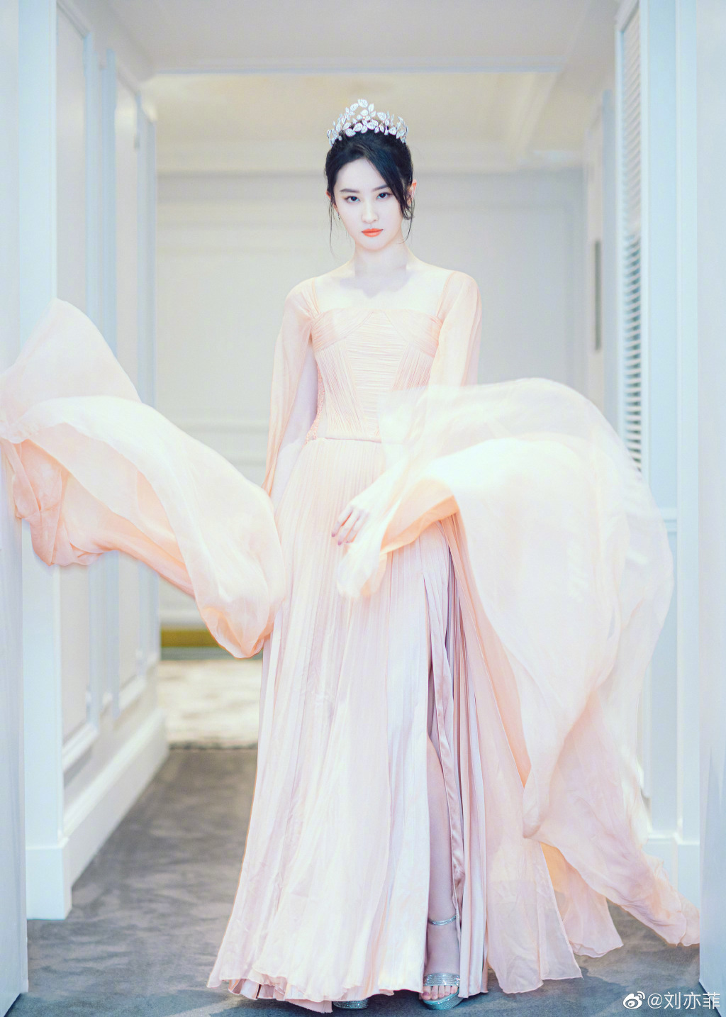 全家福系列礼服款—粉色礼服|摄影|人像摄影|贵族天使全球旅拍 - 原创作品 - 站酷 (ZCOOL)