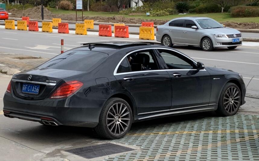 南通工农路实拍奔驰S65L AMG，扮猪吃虎的性能猛兽！