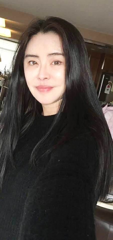 52岁王祖贤素颜近照曝光，近况:自称即将步入老年