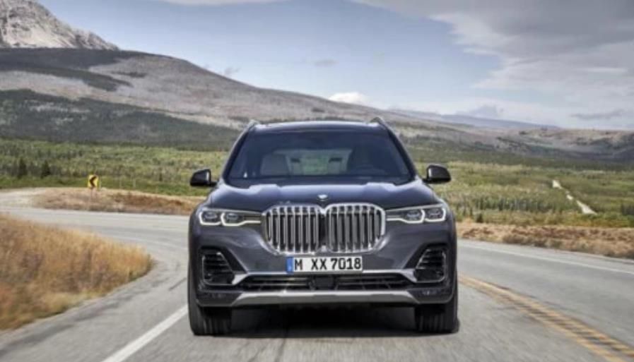 100万能买到的最豪华SUV，宝马X7驾临成都