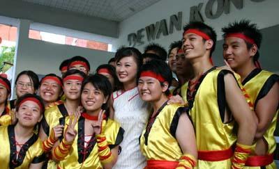 亚洲大国:中国人占总人口90%,如今却纷纷逃离