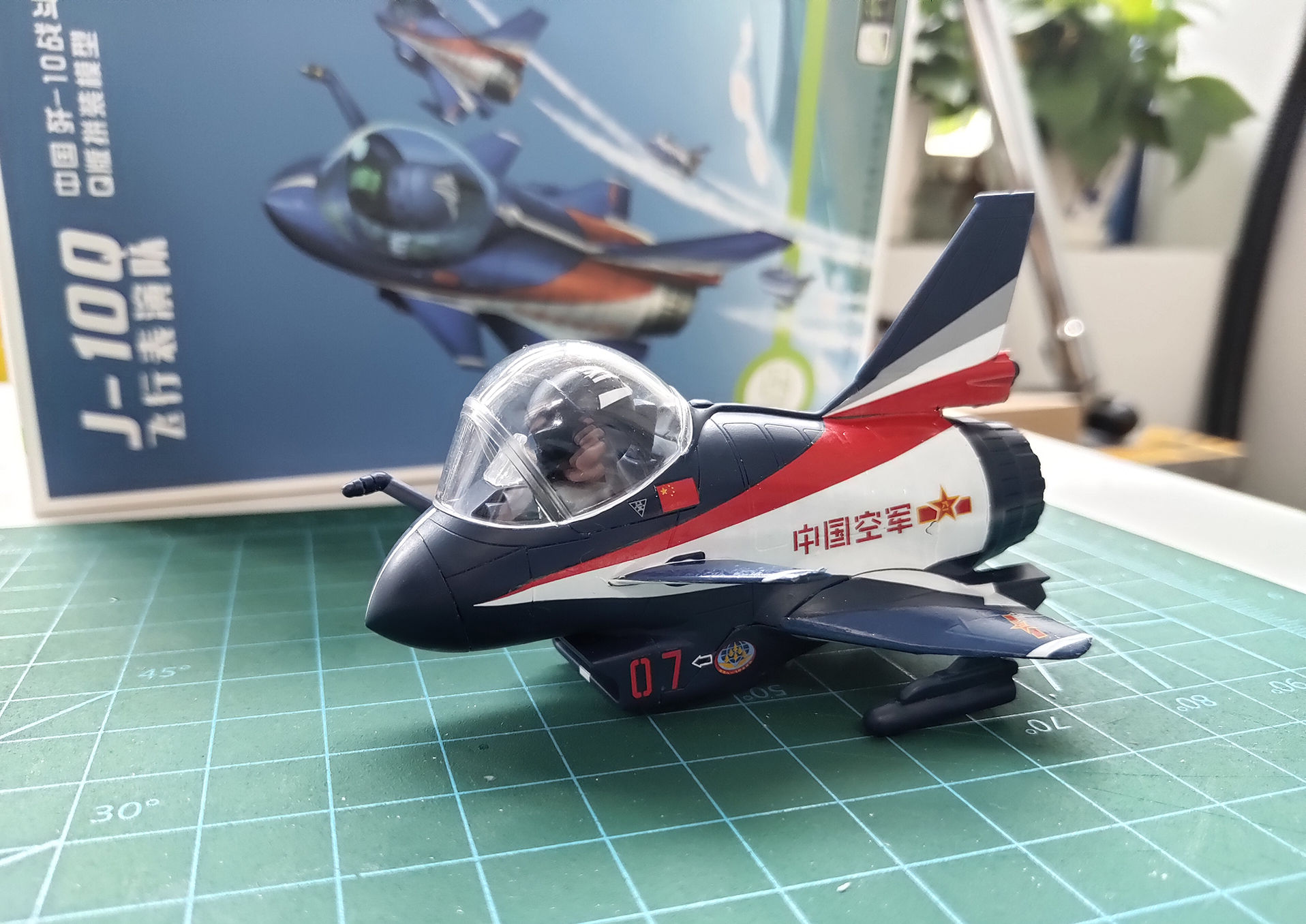 于云霄之上的精灵:行云模型Q版歼10战斗机评