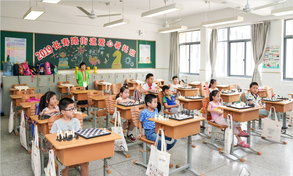 上海小朋友暑假在干嘛 在暑托班学习垃圾分类 托班 小朋友 垃圾分类 新浪新闻