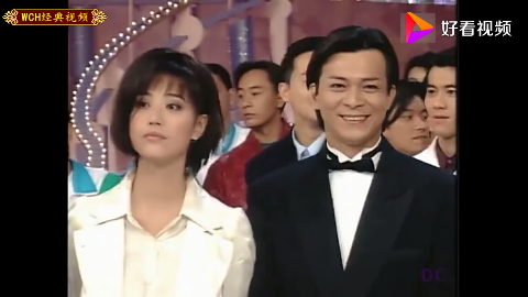 邵逸夫早期给《义不容情》主演黄日华周海媚温兆伦等明星颁奖