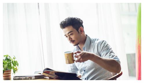 杨烁隐藏多年的妻子，原来是熟悉的她，和罗晋，刘亦菲还是同学