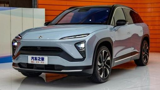 蔚来开发新车型。定位纯电动轿车,命名蔚来ET7