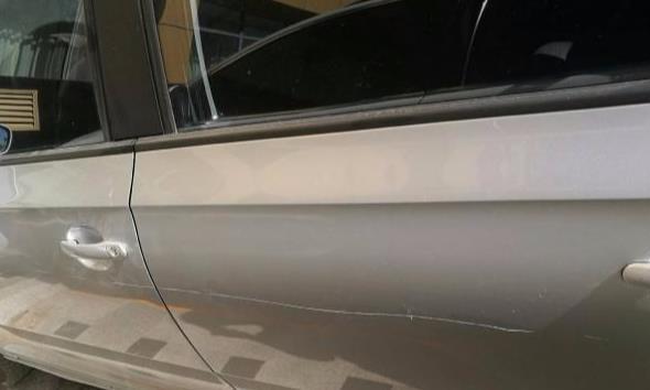 开车出现小事故，别再私了了，这样不用自己掏钱，保费也不涨